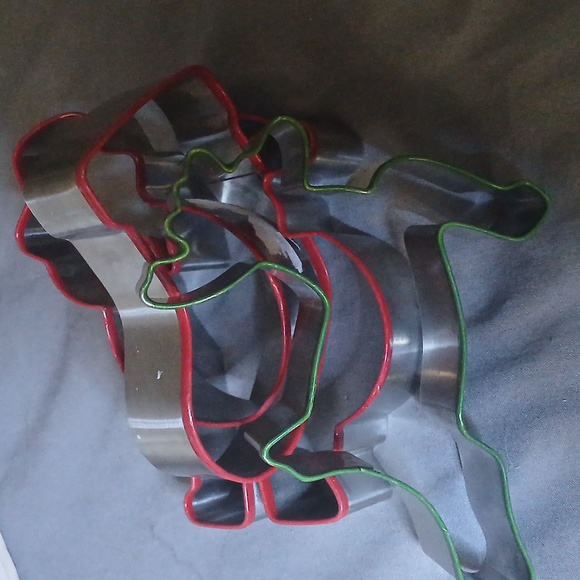 Holiday Bake Set Pin and Cookie Cutters - Picture 6 of 8